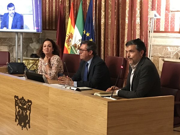 Foto alcalde presentación libro Santiago Talaya.jpg