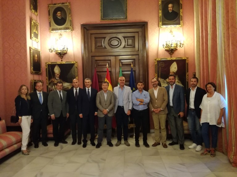 Foto. Hermanos Roca Ayuntamiento.jpg