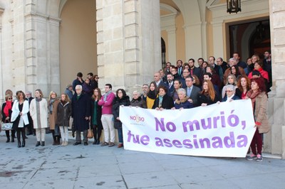 Foto minuto silencio violencia de género.jpg