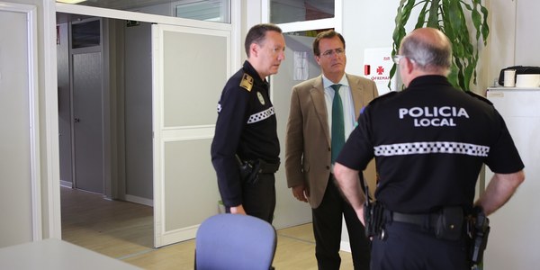 La comisaría de la Policía Local del Distrito Sur ya está en funcionamiento tras la reparación de las cubiertas, la mejora de los aseos y la sustitución de pavimentos
