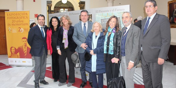 La exposición fotográfica ‘20 años In Memoriam’ recuerda al concejal Alberto Jiménez-Becerril y a su esposa Ascensión García Ortiz con motivo del 20 aniversario de su asesinato a manos de la banda terrorista ETA