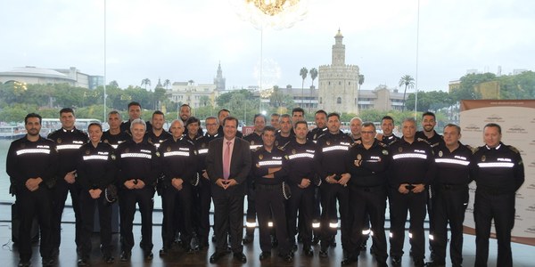 La Policía Local de Sevilla entrega mañana 164 distinciones de las que 26 son reconocimientos con la Cruz al Mérito por actuaciones en casos de agresiones sexuales, rescate de personas o control de transporte de personas y de mercancías