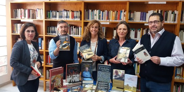 La Red Municipal de Bibliotecas de Sevilla celebra el Día del Libro con una donación de libros de la Fundación Lara