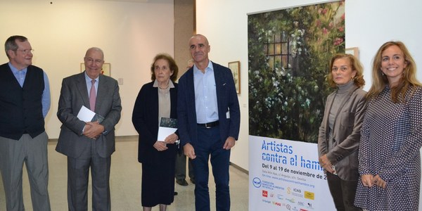 La Sala Atín Aya acoge la inauguración de la exposición ‘Artistas contra el hambre’, impulsada por el Banco de Alimentos de Sevilla