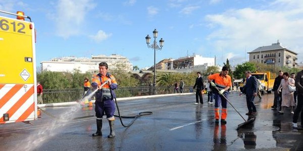 Lipasam comienza la primera fase del plan especial de limpieza para las fiestas de la primavera con 90 contrataciones