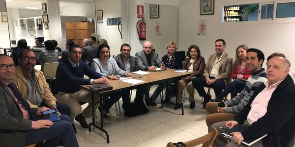 Lipasam y el Distrito Casco Antiguo plantean varias alternativas a los vecinos de San Marcos y San Lorenzo para mejorar la gestión de la recogida de residuos en la zona