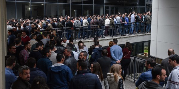 Los aspirantes a las 50 plazas  de Policía Local de Sevilla han realizado hoy el examen teórico en las primeras oposiciones  al Cuerpo que convoca el Ayuntamiento desde 2011