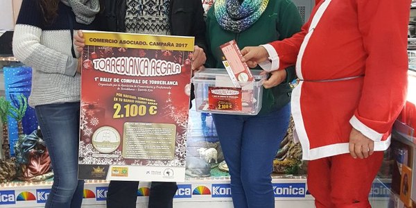 Más de 74 comercios participan en la promoción ‘Torreblanca regala’ para la promoción del comercio de proximidad en el barrio