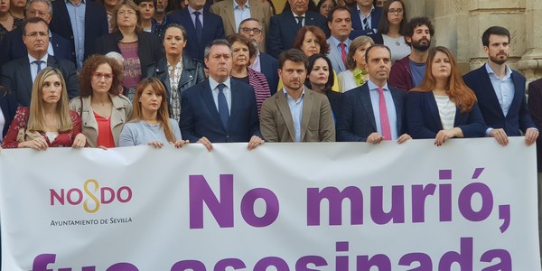 Minuto de silencio con motivo de la última víctima de la violencia machista en Sevilla