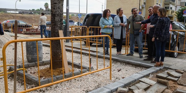 Obras de pavimentación y de instalación de un sistema urbano de drenaje sostenible en la calle Fontaneros, en Pino Montano