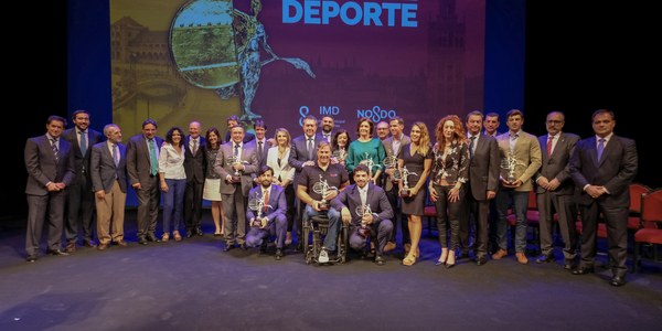 Paquito Navarro y Blanca Manchón, premiados como mejores deportistas sevillanos del año en la 31ª Fiesta del Deporte, que homenajeó a José Antonio Muñoz ‘Anchoa’