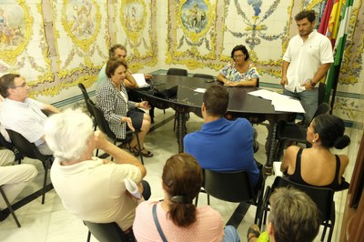 Reunión vecinos Triana.jpg