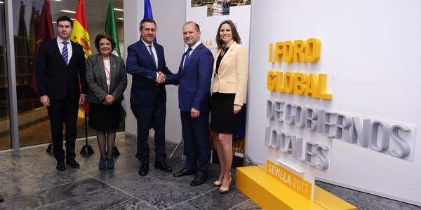 Sevilla llega a acuerdos de colaboración con una treintena de municipios de todo el mundo en el Foro Global