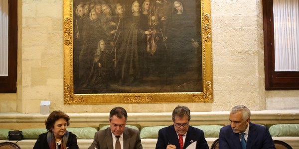 Sevilla y Catania firman un convenio de colaboración en los ámbitos académico, cultural y económico que hace especial hincapié en la Semana Santa  y en las programaciones de los teatros Bellini y Maestranza