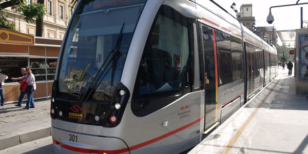 Tussam transporta casi un millón de viajeros durante el puente festivo de la Constitución y la Inmaculada