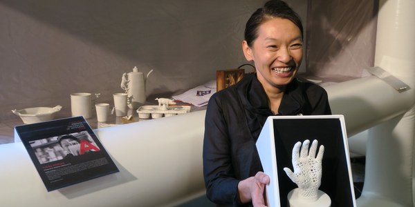 Yukiko Kitahara, de la Federación de Artesanos de Sevilla (FAS), recibe el Premio Nacional de Artesanía