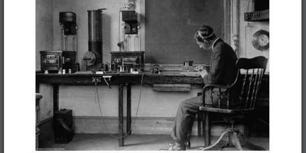 EXPOSICIÓN DE FOTOGRAFÍAS "100 AÑOS DE RADIO"