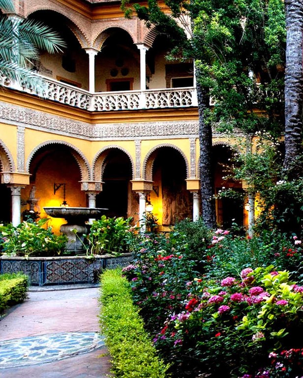 Palacio de las Dueñas.jpg Palacio de las Dueñas.jpg