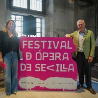 El alcalde, José Luis Sanz junto a la delegada de Turismo y Cultura, Angie Moreno