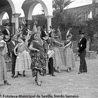 Cuadro de baile del maestro Realito. Actuación en el Real Alcázar. Entre los artistas, el niño Antonio Ruiz Soler. 1929 ©ICAS-SAHP. Fototeca Municipal de Sevilla, fondo Serrano