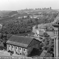 Estación de bombeo de Adufe, molino de Realaje y fábrica de Fibralita. 1950-1960. ©ICAS-SAHP, Fototeca Municipal de Sevilla, colección Francisco Herrera Miranda 