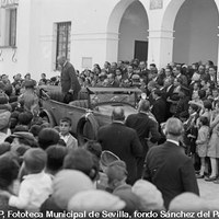 El presidente del Consejo de Ministros Miguel Primo de Rivera en la inauguración de las escuelas Pedro Gutiérrez (Grupos Viejos). 14 de octubre de 1928. ©ICAS-SAHP, Fototeca Municipal de Sevilla, fondo Sánchez del Pando