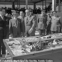 El jefe del Estado Francisco Franco en la inauguración de la nueva fábrica de la Sociedad Andaluza de Cementos Portland. 24 de abril de 1967. ©ICAS-SAHP, Fototeca Municipal de Sevilla, fondo Gelán