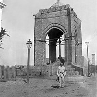 Humilladero de la Cruz del Campo, erigido en 1482. Última estación del Via Crucis instaurado hacia 1520 por el marqués de Tarifa. 1897 ©ICAS-SAHP, Fototeca Municipal de Sevilla, archivo Caparró