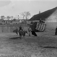 1- José Gómez, Joselito o Gallito como también se le conocía, durante festival en honor a Rafael El Gallo en la Huerta El Lavadero ante la atenta mirada de sus hermanos. 05.11.1913