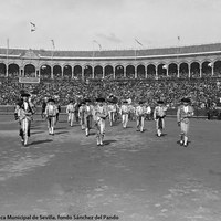 4- Paseíllo en la Real Maestranza de Sevilla con Joselito, Rodolfo Gaona y Juan Belmonte en una corrida de Miura.21.04.1914