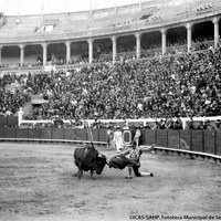 9- Un espectacular pase de rodillas durante la faena de Joselito en su soñada Plaza Monumental de San Bernardo.1918