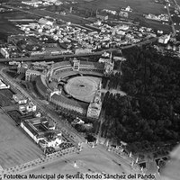 9. Vista aérea general de la Plaza de España durante la Exposición Iberoamericana de 1929. 1929-1930 ©ICAS-SAHP, Fototeca Municipal de Sevilla, fondo Sánchez del Pando