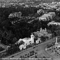 11. Vista aérea de los pabellones de Brasil, Colombia, Marruecos y Guinea Española en los Jardines de las Delicias. Detrás la Plaza de América. 1929 ©ICAS-SAHP, Fototeca Municipal de Sevilla, fondo Sánchez del Pando
