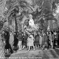 19. Traslado de la Virgen de la Paz de la Hermandad del Porvenir a la Plaza de América con motivo de la Santa Misión. 14 de febrero de 1965 ©ICAS-SAHP, Fototeca Municipal de Sevilla, fondo Serrano