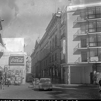Palacio de Justicia. Construcción de nuevo edificio de viviendas en el solar donde se encontraba la Farmacia de San Pedro. 1971. ©I.CAS-SAHP, Fototeca Municipal de Sevilla, fondo Serrano