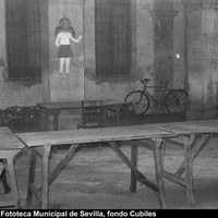 Ocupación del edificio del Palacio de Justicia ante la falta de casas para la juventud. Mobiliario y decorado para los actos juveniles. 16 de enero de 1979. ©ICAS-SAHP, Fototeca Municipal de Sevilla, fondo Cubiles
