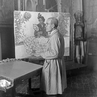 12.- Santiago Martínez Martín en su estudio de la Casa de los Artistas junto a uno de sus cuadros, el retrato de una mujer vestida de flamenca.  Santiago Martínez, el discípulo preferido de Joaquín Sorolla, supo captar la luminosidad de la Sevilla de su época.1944 ©ICAS-SAHP, Fototeca Municipal de Sevilla, fondo Serrano