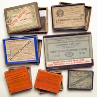 20- Cajas de placas secas al gelatinobromuro de plata. ©ICAS-SAHP, Reprografía