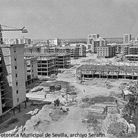 9. Barriada Santa María del Trabajo. Vista cenital desde los edificios en construcción. Bloques de cinco y siete plantas.  1969 ca. ©ICAS-SAHP, Fototeca Municipal de Sevilla, archivo Serafín