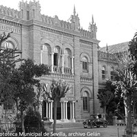 28. Casa Cuna Provincial. Fachada principal. Declarada Bien de Interés Cultural, es la sede actual de la Fundación San Telmo. 1949 ©ICAS-SAHP, Fototeca Municipal de Sevilla, archivo Gelán
