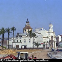 Solar donde se ubica actualmente la plaza de los Hermanos Cruz Solís. Obras para la EXPO’92 y urbanización del tramo final de la calle Castilla. 1992. ©ICAS-SAHP, Fototeca Municipal de Sevilla, fondo Gasán