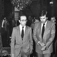 05.- El presidente de la Diputación Provincial Manuel del Valle recibe la visita del secretario general del PSOE Felipe González. 16 de abril de 1982 ©ICAS-SAHP, Fototeca Municipal de Sevilla, fondo Alcaldía de Sevilla