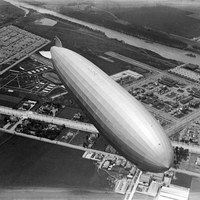 Vista aérea del Sector Sur donde se desarrolló la Exposición Iberoamericana de 1929 sobrevolado por el Graff Zeppelin. 16 de abril de 1930.  ©ICAS-SAHP, Fototeca Municipal de Sevilla, fondo Sánchez del Pando