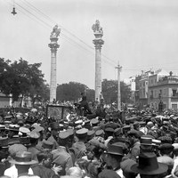 Paso del féretro del torero Joselito por la Alameda de Hércules camino del cementerio de San Fernando. 19 de mayo de 1920 ©ICAS-SAHP, Fototeca Municipal de Sevilla, fondo Sánchez del Pando