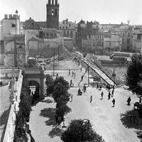 Los ensanches del centro histórico de la ciudad en los años 50 del siglo XX, tuvo como proyecto ambicioso el derribo la estrecha calle Imagen y el replanteamiento de la plaza de la Encarnación. 1956 ©ICAS-SAHP, Fototeca Municipal de Sevilla, fondo Serrano