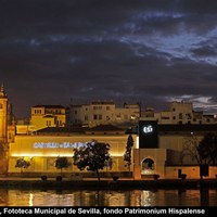 01 Vista del mercado de Triana que conserva los restos del Castillo de San Jorge. © Manu Trillo Ver pp. 181-190 Tomo I