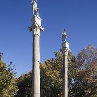 01 Columnas de Hércules y Julio César en la Alameda de Hércules, obra de Diego de Pesquera. Siglo XVI. Ver pp.257-281 Tomo I