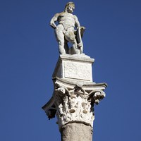 02 Columna de Hércules en la Alameda, obra de Diego de Pesquera. Siglo XVI. Ver pp.257-281 Tomo I