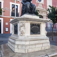 09 Monumento al escultor Martínez Montañés en la plaza del Salvador. Ver pp.257-281 Tomo I