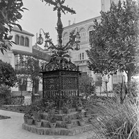 12 Cruz de la Cerrajería, obra de Sebastián Conde (1692) en la plaza de Santa Cruz.  Ver pp.257-281 Tomo I